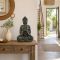 Große Buddha-Figur in Bronzeoptik, sitzend, 38 cm