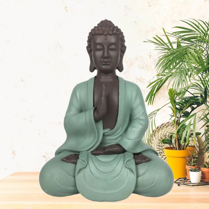 Sitzende Buddha-Figur mit grünem Gewand, 20 cm