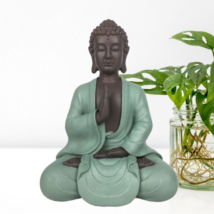 Sitzende Buddha-Figur mit grünem Gewand, 20 cm