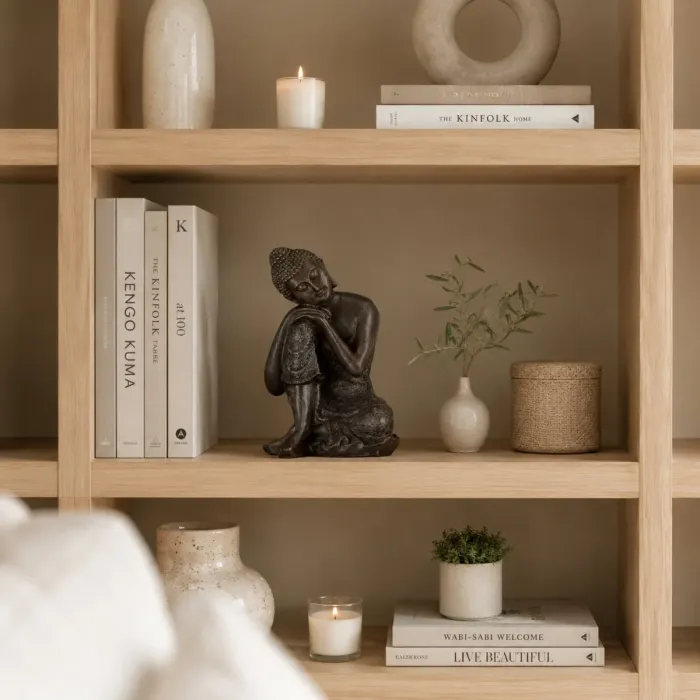 Sitzender Thai-Buddha in nachdenklicher Haltung, 18 cm