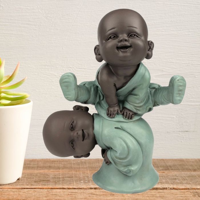 Zwei spielende Mönche „Jump“ aus Polyresin, 12 cm